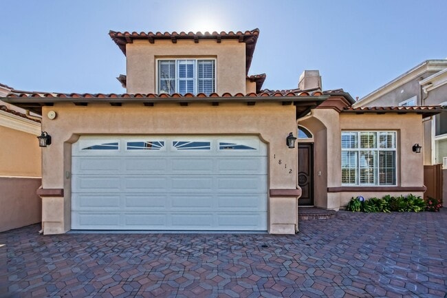 Building Photo - VERY SPACIOUS, BRIGHT & AIRY HOME W/ UNIQU...