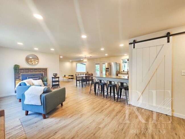 Foto del edificio - Rambler with Fantastic Covered Deck & Community Pool