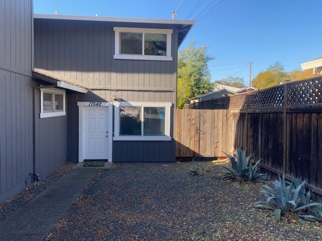 Primary Photo - 17542 Highland Blvd