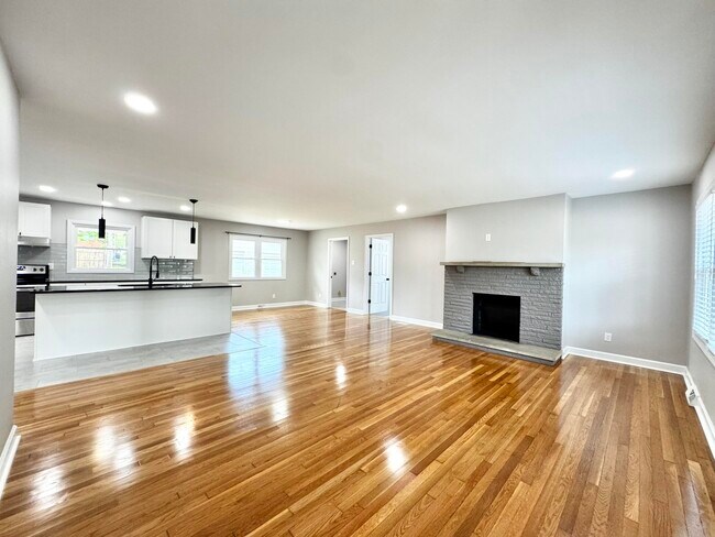 Foto del edificio - 1821 Blue Ridge Dr