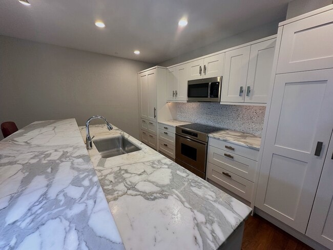 Building Photo - 5563 S Vivian Ct