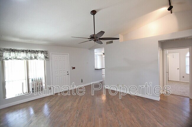 Foto del edificio - 8140 N 107th Ave
