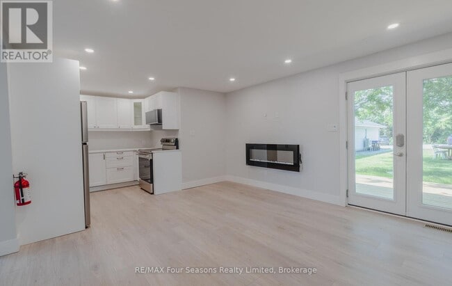 Building Photo - 9811 Beachwood Rd