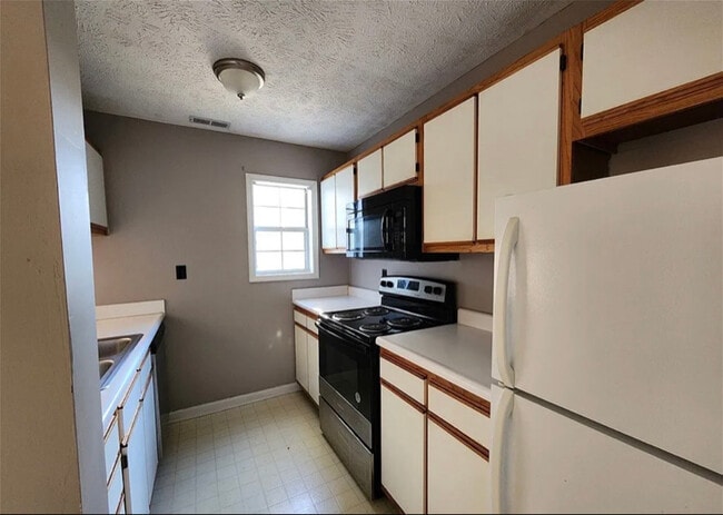 Foto del edificio - 201 Waterdown Dr