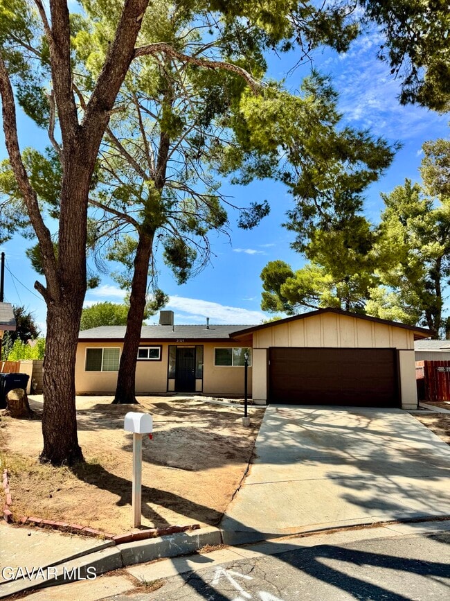 Building Photo - 21325 Bancroft Ct