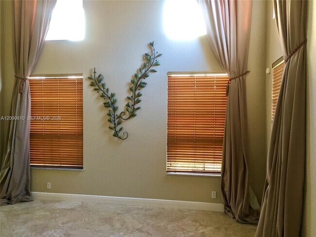 Foto del edificio - 7477 NW 114th Terrace