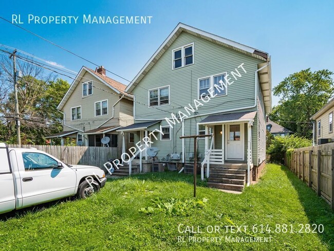 Building Photo - Spacious 3 bedroom 1 bathroom duplex in Ol...