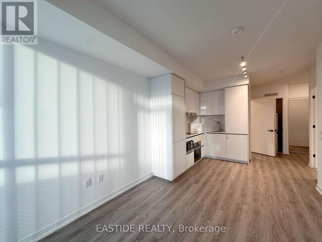 Building Photo - 8 Interchange Wy