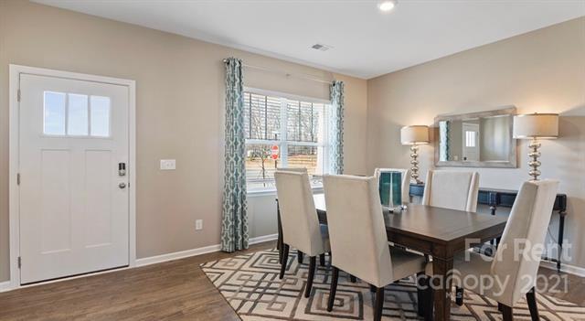 Foto del edificio - 2106 Hendersonville Rd