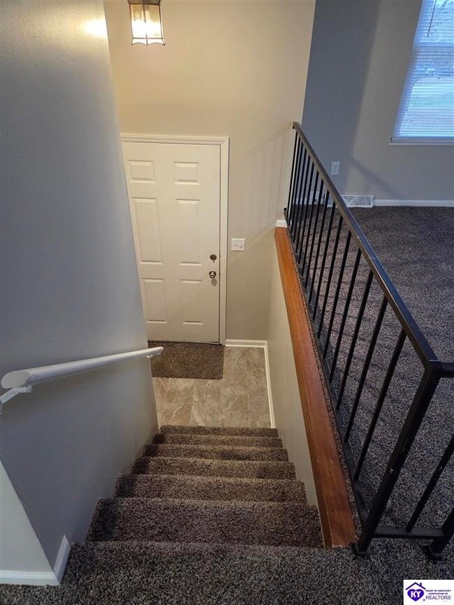 Building Photo - 526 Rose Creek Dr