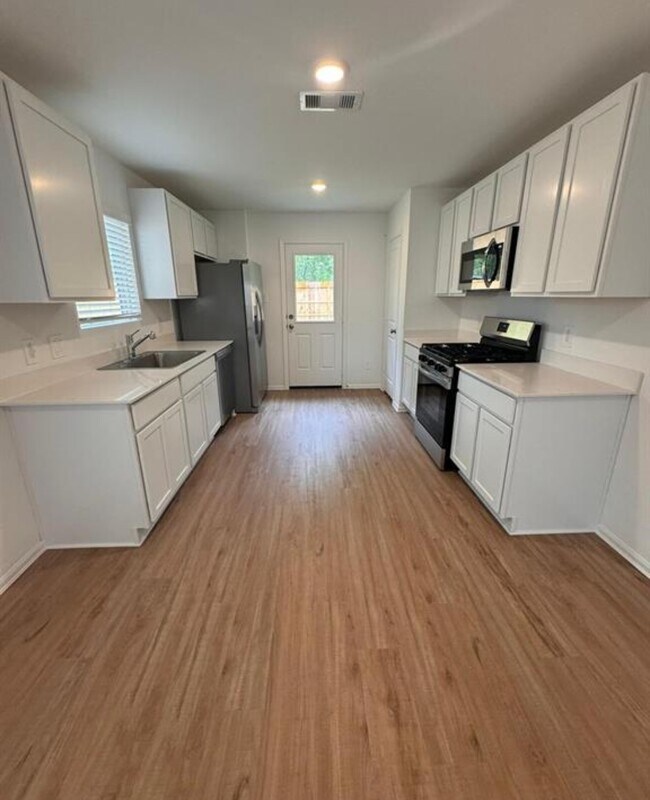 Building Photo - 22483 Douglas Ct