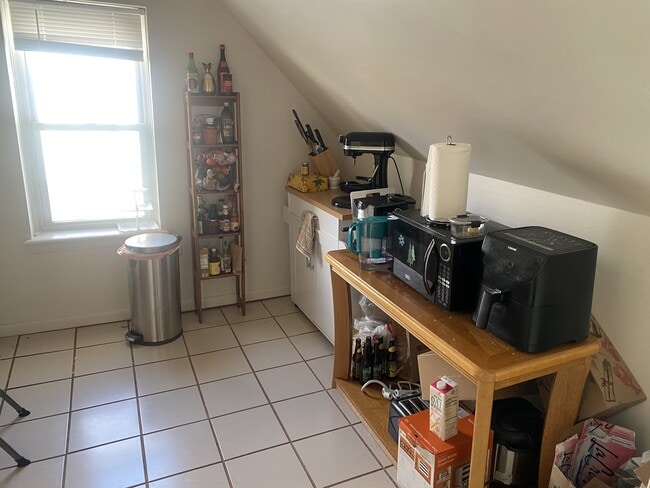 Kitchen - 525 Shady Ave