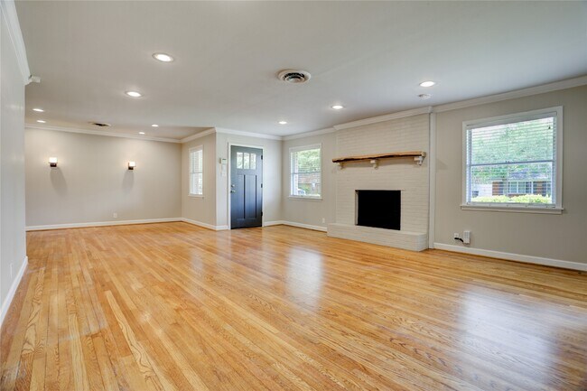 Foto del edificio - 9829 Larston St