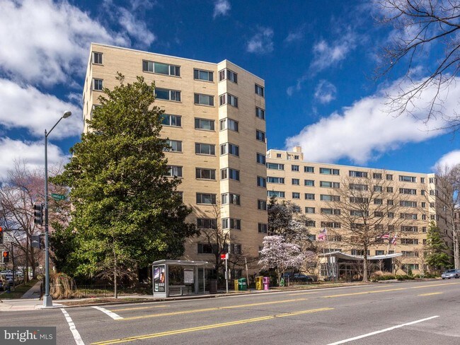 Foto del edificio - 4600 Connecticut Ave NW