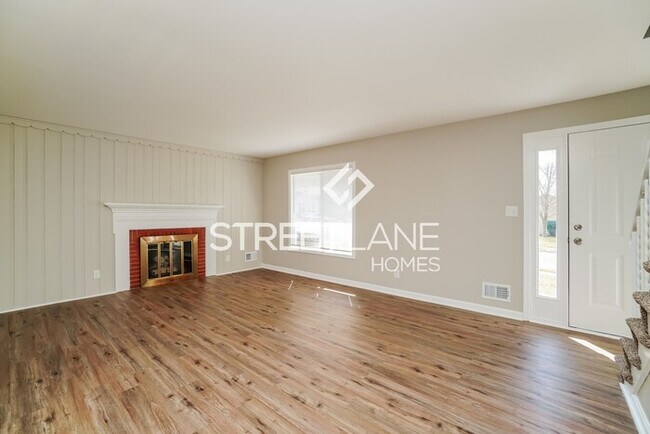 Building Photo - REDUCED!