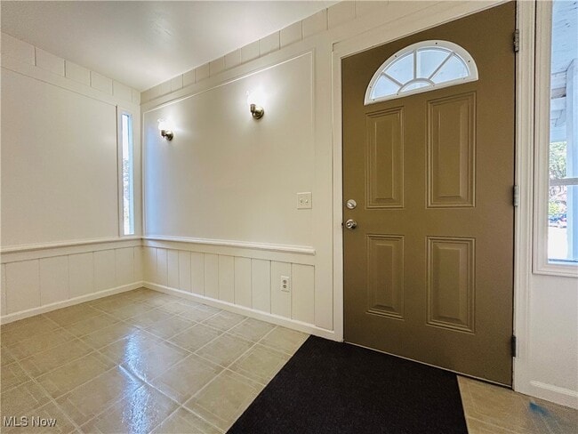 Building Photo - 481 Longmere Dr