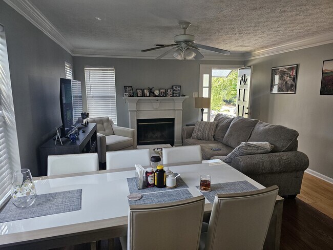 Dinning - 1028 Plantation Way NW