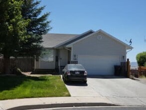 Building Photo - 320 E 2100 N Cir