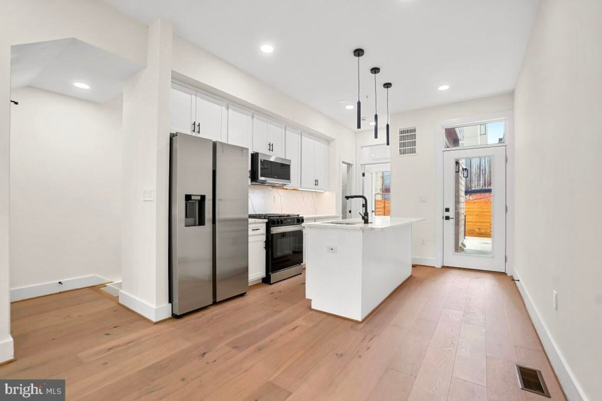 Foto principal - 808 12th St NE