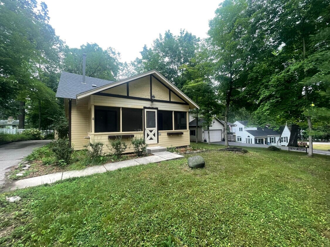 76 Jewell Dr, Williams Bay, WI 53191 House Rental in Williams Bay, WI