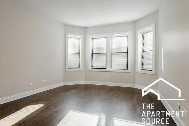 Foto del edificio - 2228 N Sawyer Ave