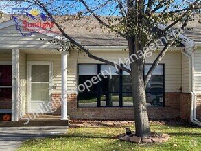 Building Photo - 1045 Montana Ave