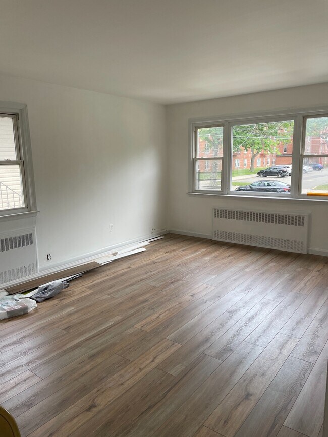 Building Photo - 630 Tysens Ln