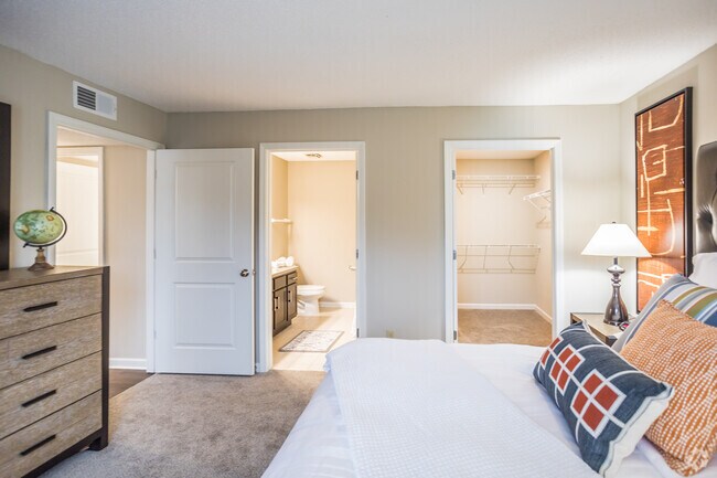 2HAB, 2BA - 1130 ft²- Renovado - Champions Hills at Windyke