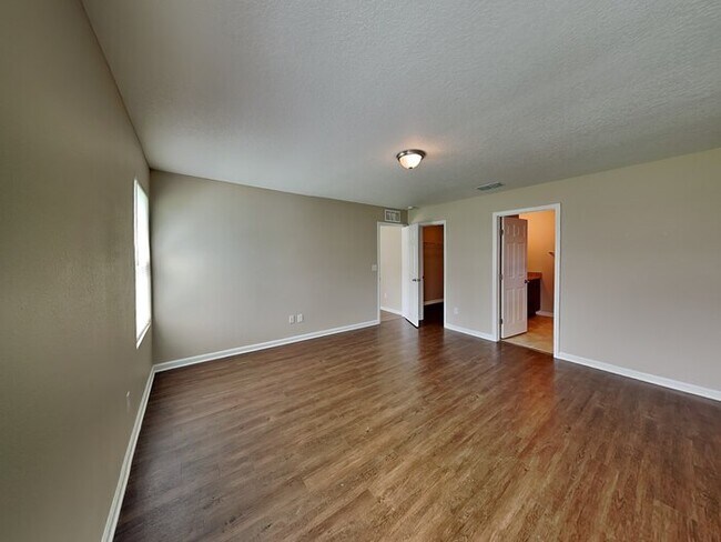 Foto del edificio - 7063 Camfield Landing Dr