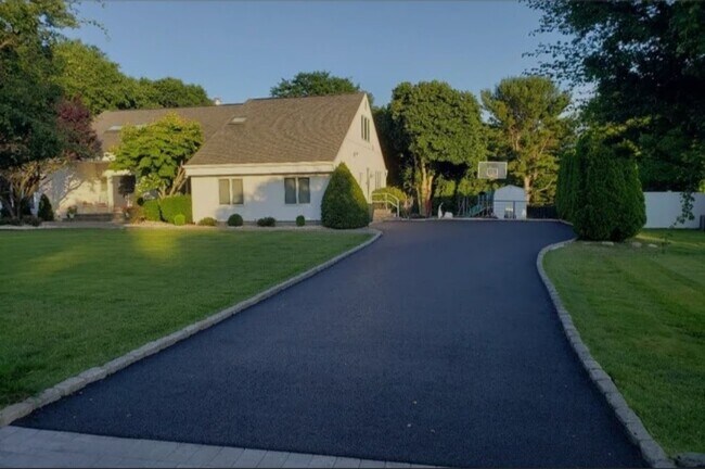 Building Photo - 4 Field Ln