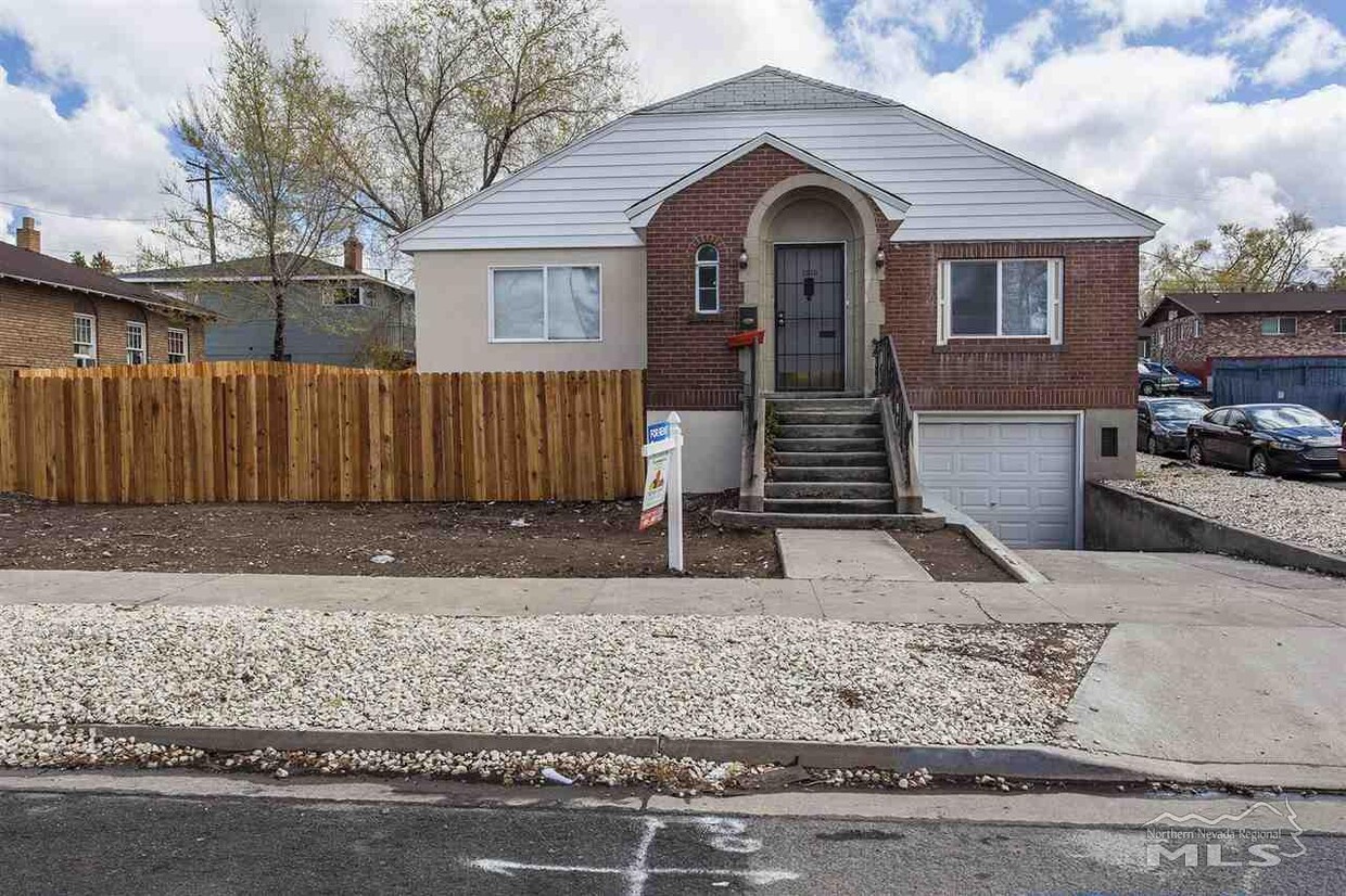 Primary Photo - 1010 Holcomb Ave