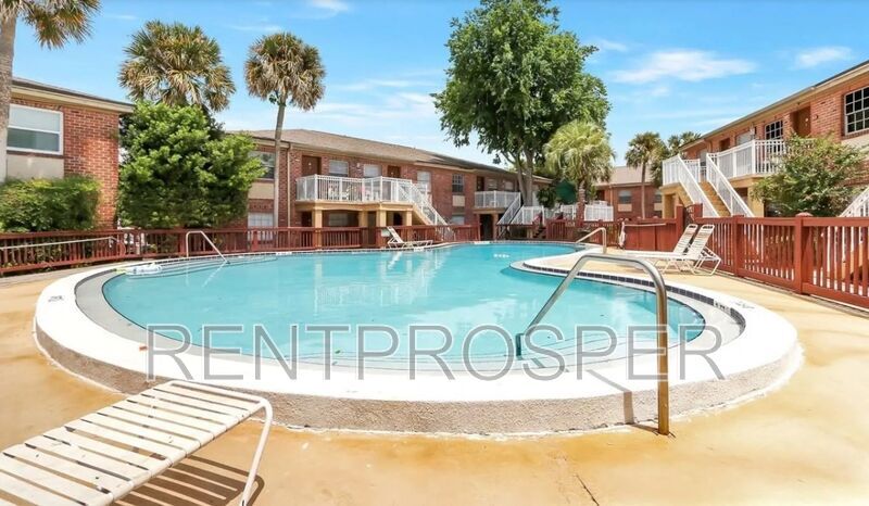 Primary Photo - 468 Banyon Tree Cir