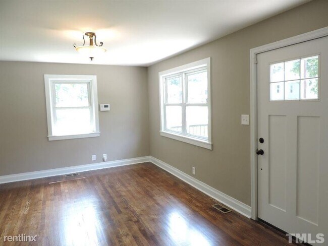 Building Photo - 2 br, 1 bath House - 207 S Briggs Ave