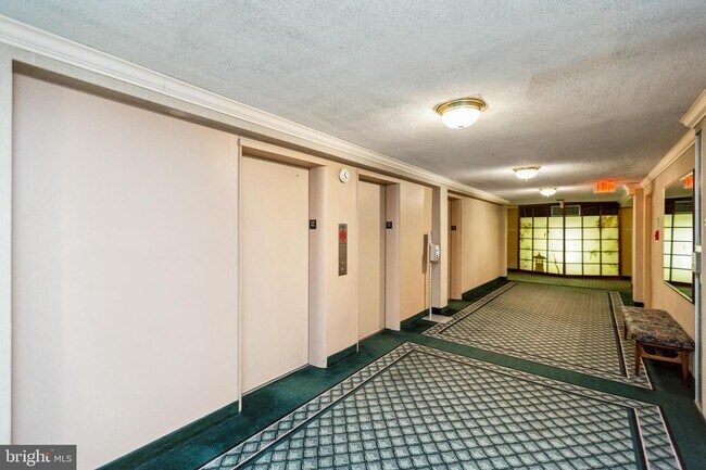 Foto del edificio - 10201 Grosvenor Pl