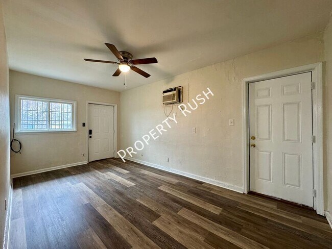 Building Photo - 3605 Dorris St