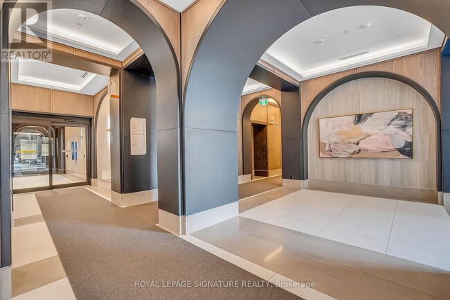 Building Photo - 30 Inn On The Pk Dr