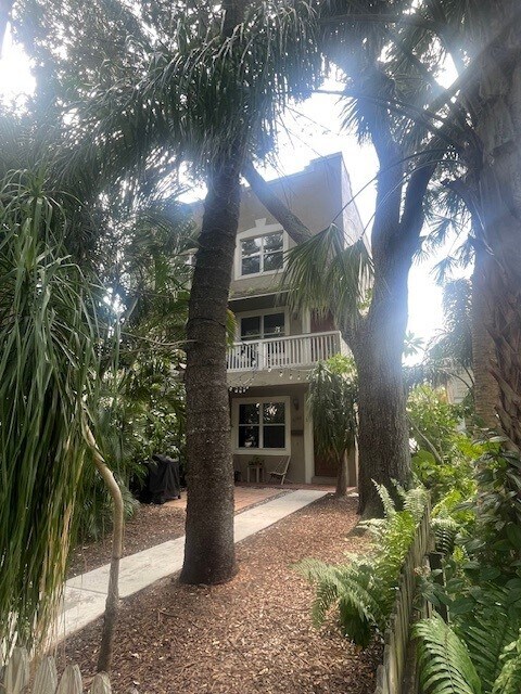 Foto del edificio - 330 Lang Ct N