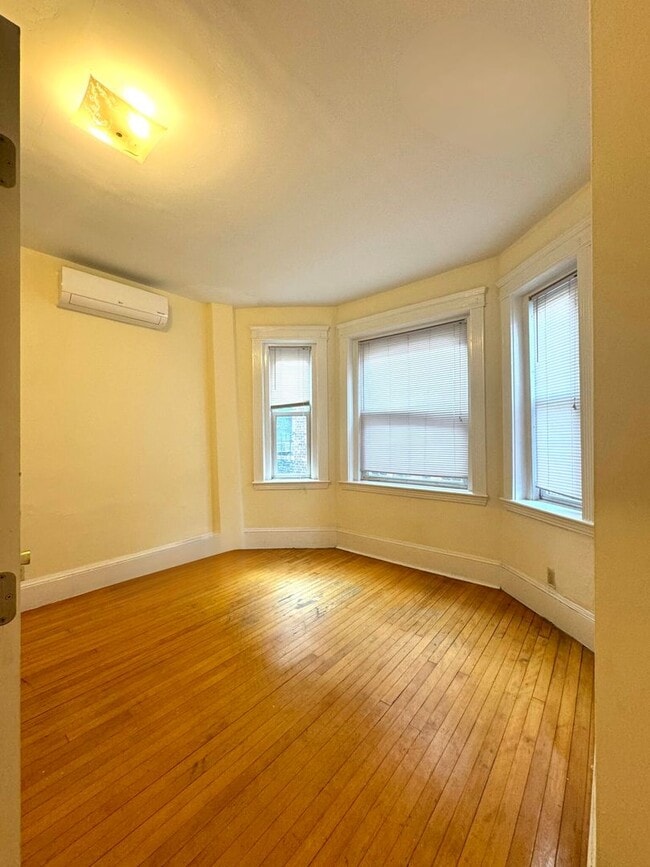 Building Photo - Allston 2 Bed available Jan 1st 2025