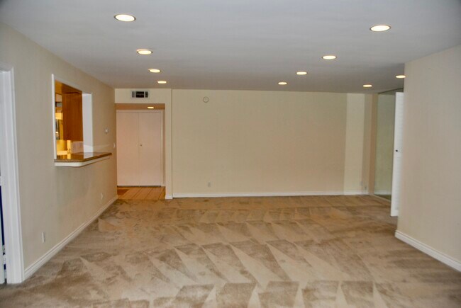 Foto del edificio - 6752 Hillpark Dr
