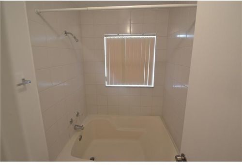 Building Photo - 9900 SW 59th Ct