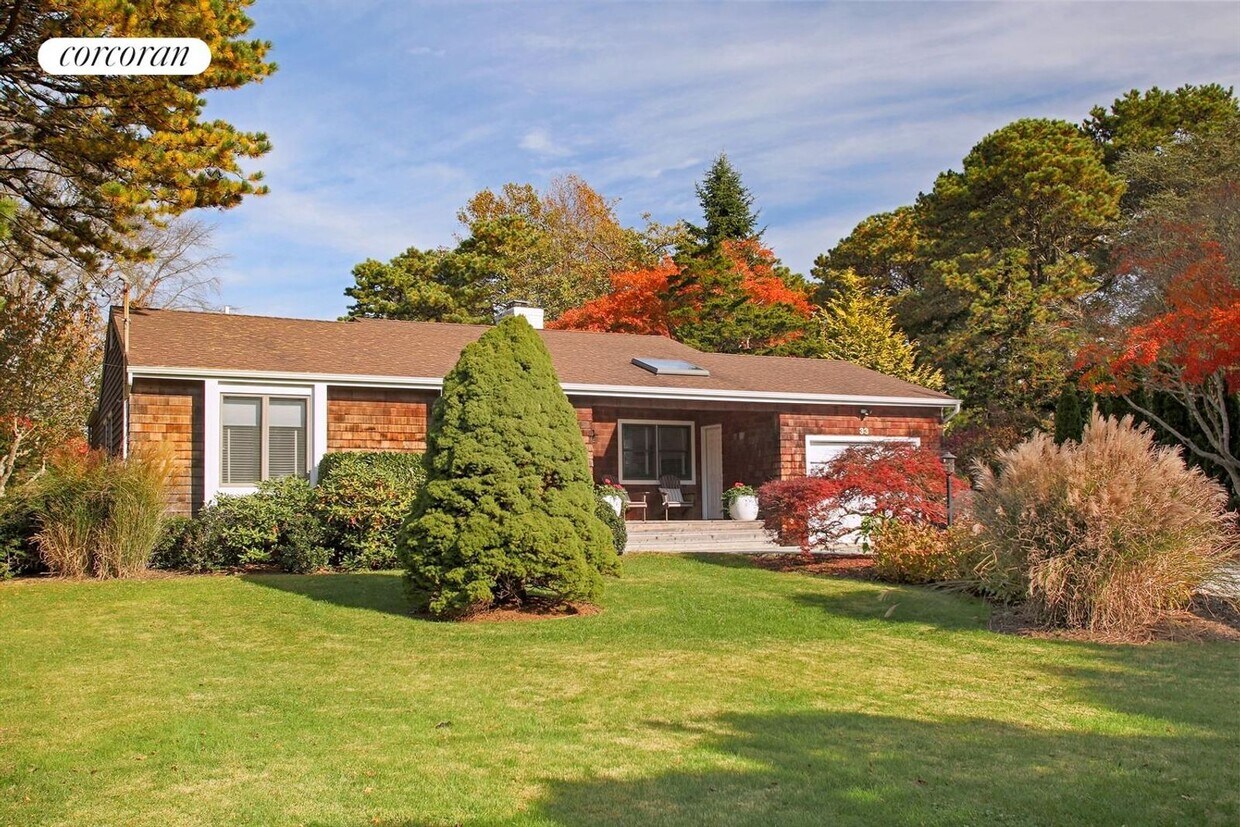 Primary Photo - 33 Shinnecock Hills Rd