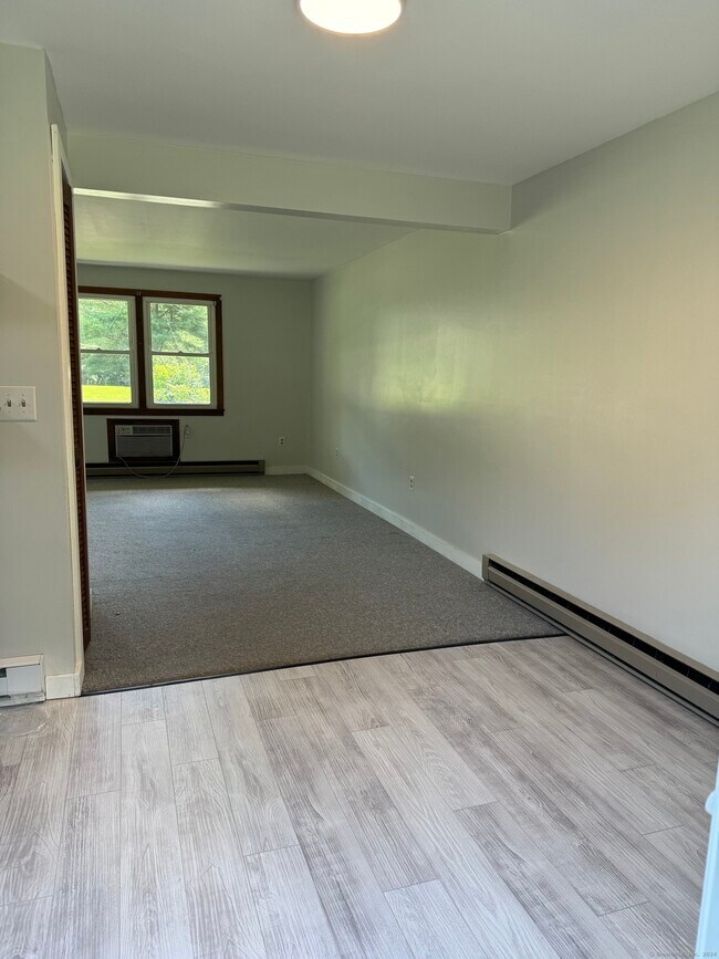 Foto del edificio - 252 Harrisville Rd