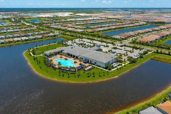 Foto del edificio - 11609 SW Hawthorne Hill Road  Port Saint L...