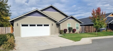 Building Photo - 108 SW Little Meadow Ln