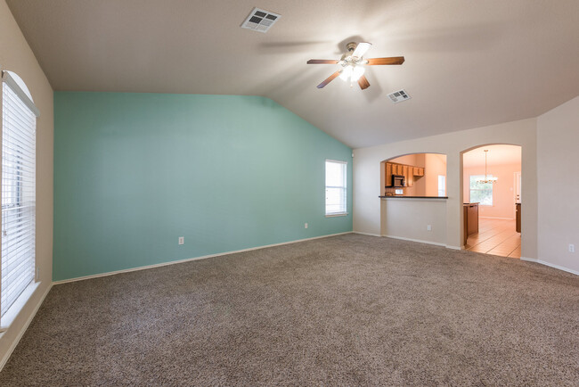 Building Photo - Super Clean 1 story home in Highland Park ...