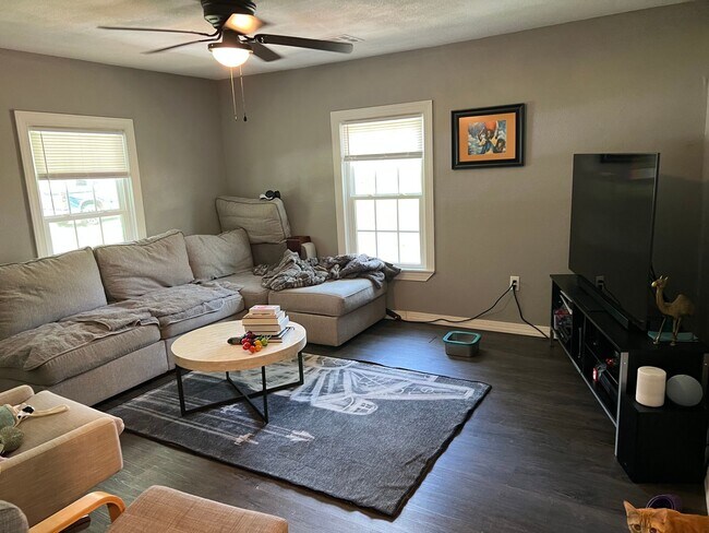 Foto del edificio - 3 Bedroom 2 Bathroom with a large fenced yard
