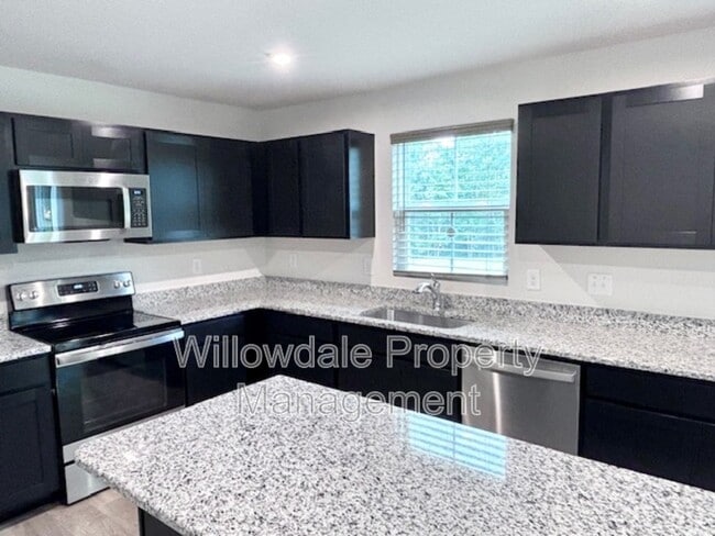 Building Photo - 11 Hunting Wood Dr