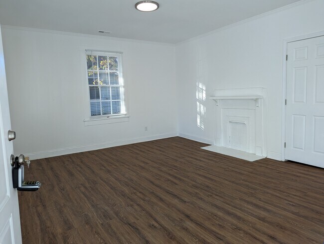 Building Photo - 107 S Liberty St