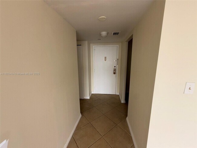 Foto del edificio - 1470 NE 123rd St