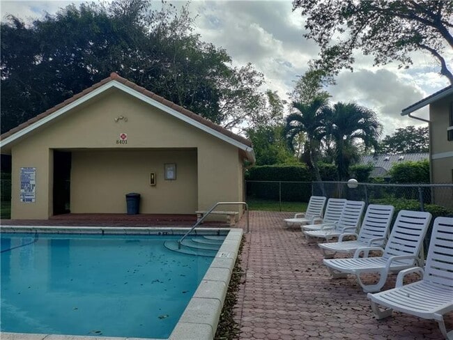 Foto del edificio - 8440 Shadow Ct